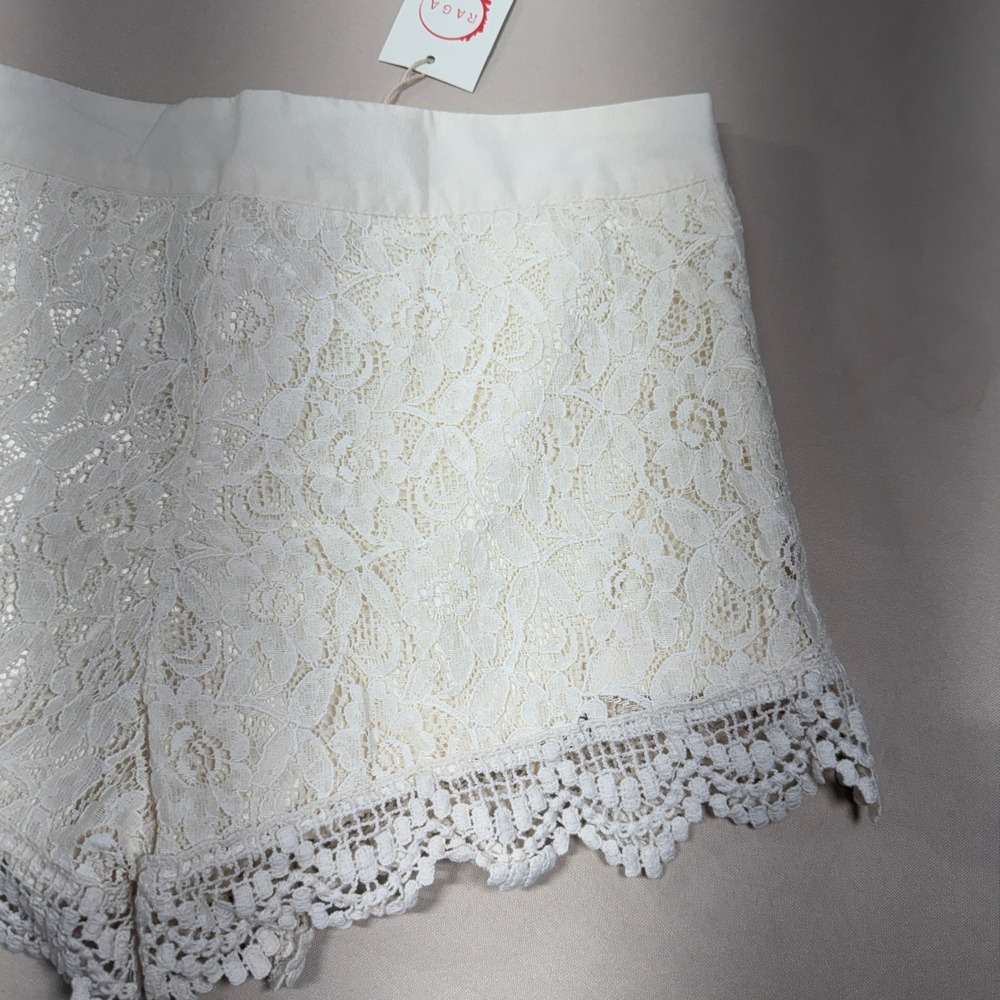 Raga Eggshell White Floral Lace Crochet Trim Shorts Women's Large RUNS SMALLNWT - Picture 11 of 12